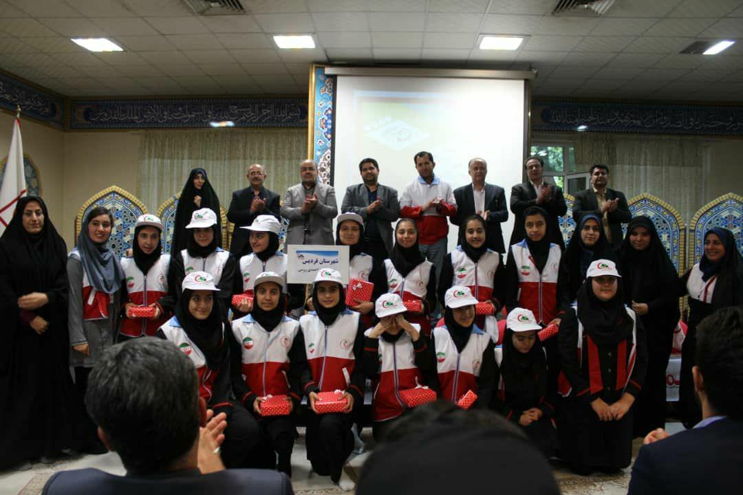  تیم های دادرسان فردیس در گروه دختران وپسران استان البرز رتبه ای اول را کسب نمودند.