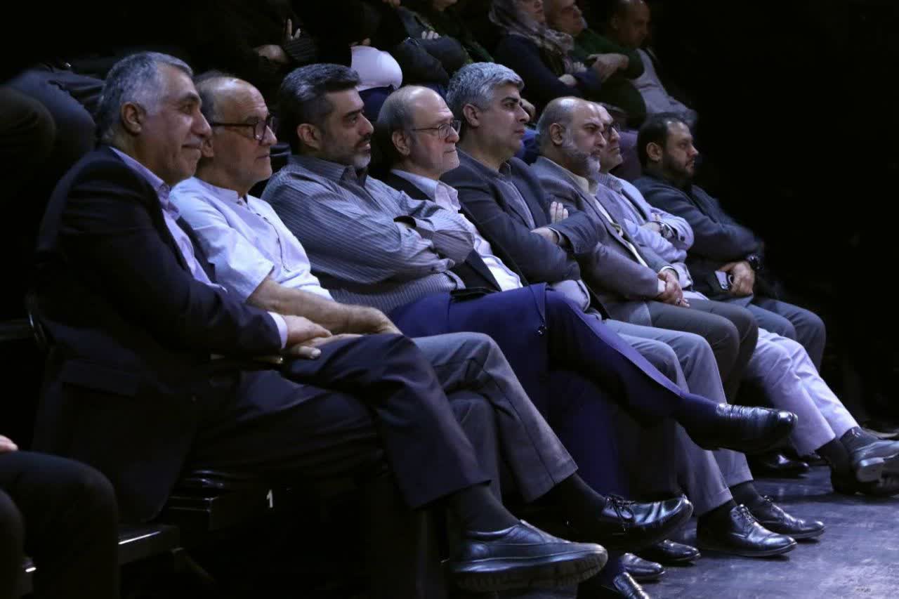 مشاور عالی وزیر و سرپرست معاونت امور هنری به تماشای نمایش کازابلانکا نشست