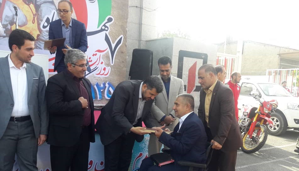 آیین رونمایی از تجهیزات والبسه سازمان آتش نشانی گزارش تصویری از آیین رونمایی از تجهیزات والبسه سازمان آتش نشانی شهرستان فردیسارسال خبر:معصومه سرداری