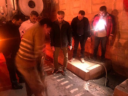 بازگشایی دهانه سه حلقه چاه جذبی ورفع آبگرفتگی زیر گذر آیت الله رفسنجانی باهمت خدمات شهری ومدیر منطقه5شهرداری کرج - دهانه سه مورد چاه جذبی زیرگذرآیت الله رفسنجانی بازگشایی وآبگرفتگی برطرف شد .
