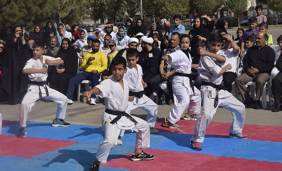 گزارش تصویری از همایش پیاده روی خانوادگی فردیس گزارش تصویری از همایش پیاده روی خانوادگی فردیس باحضور ورزشکاران واجرای حرکات نمایشی