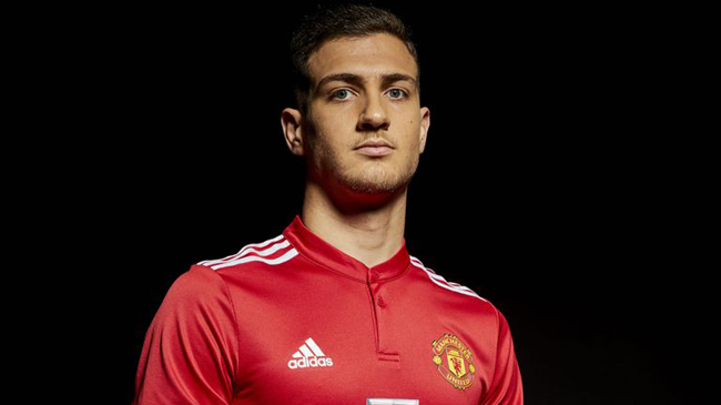 بازیکن تیم منچستریونایتد در جدیدترین اقدام خود برای اولین تیم فوتبالی دوران کودکی خود اتوبوس خرید.