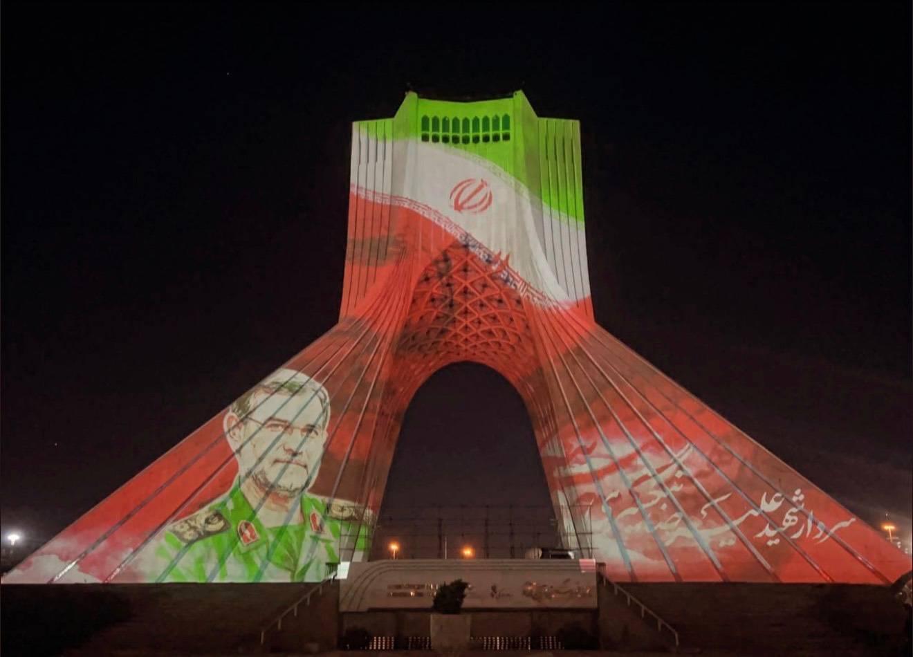 خلیج فارس بر پیکره برج آزادی درخشید