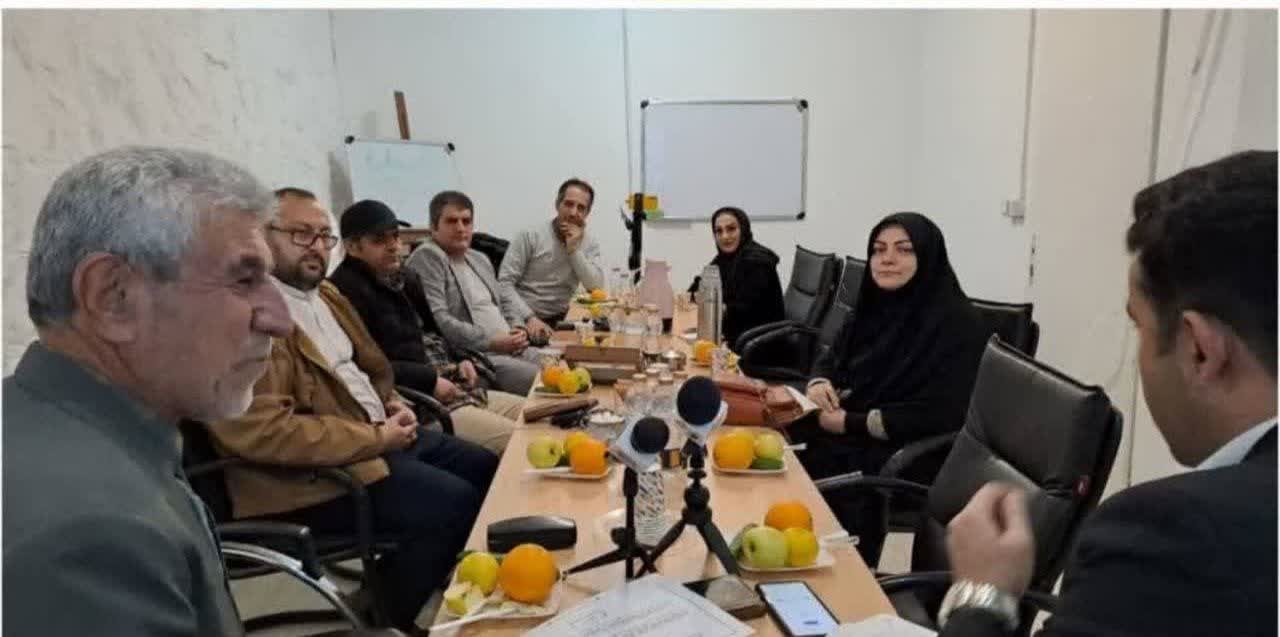 نشست خبری رییس هیئت بسکتبال و مسئول کانون بسیج ورزشکاران شهرستان ساوجبلاغ با اصحاب رسانه برگزار شد