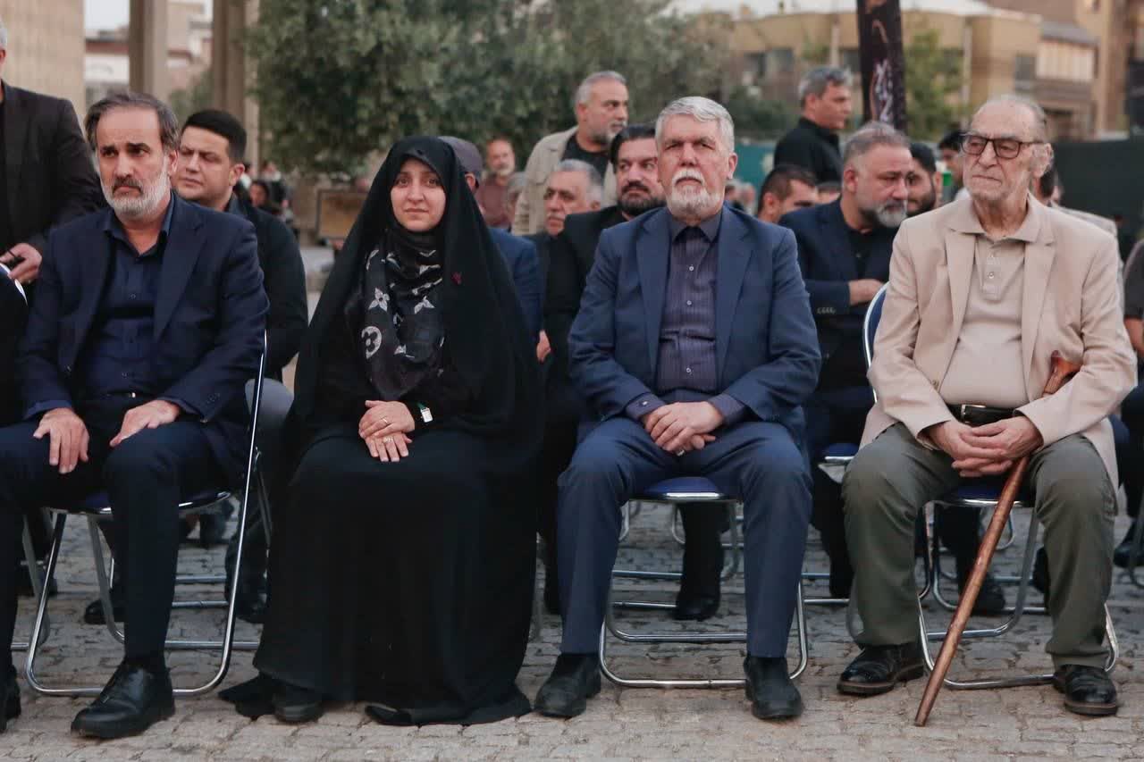 حضور وزیر ارشاد در محفل عاشورایی خیمه هنر